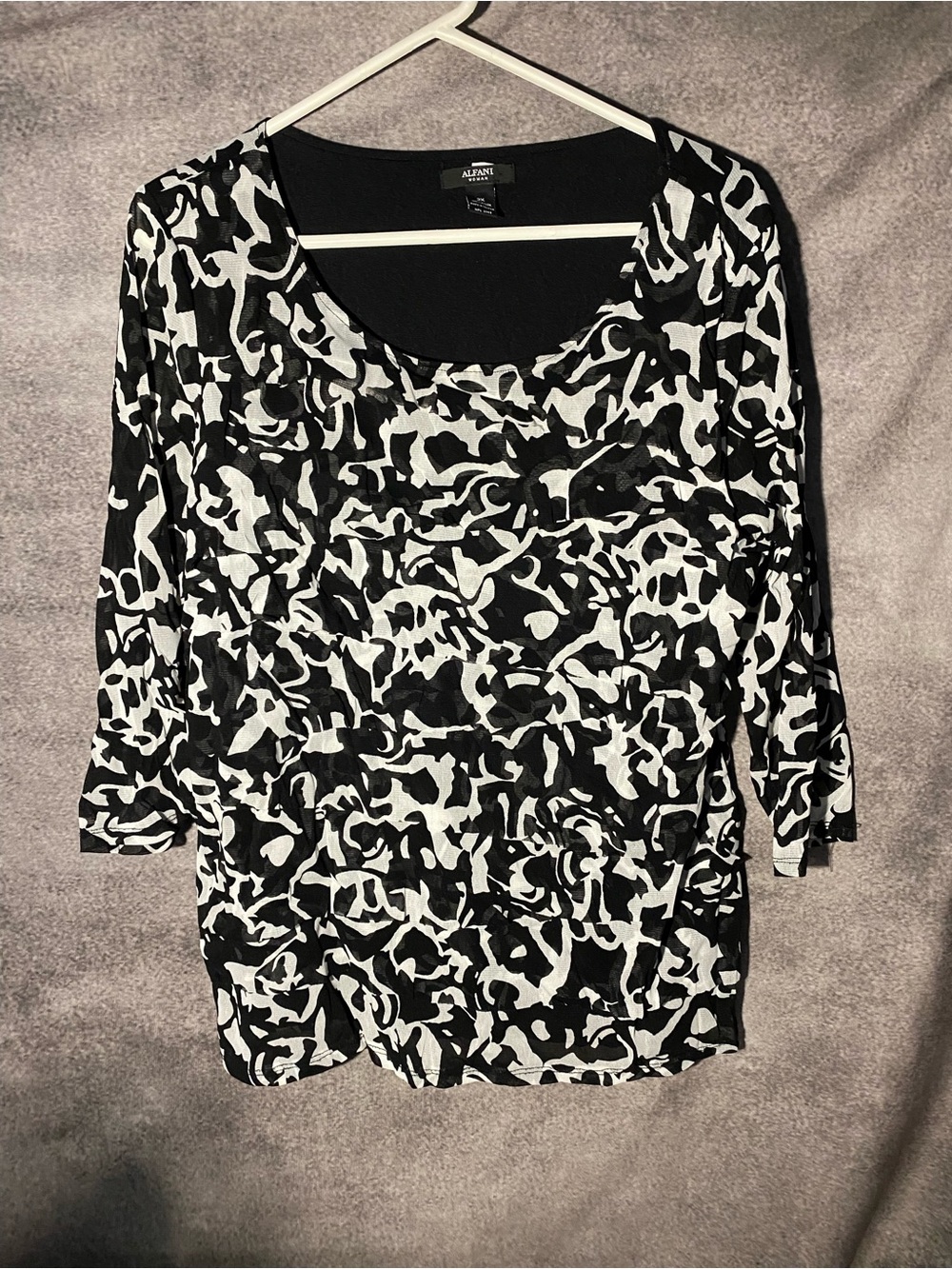 Alfani Woman Top Size 2X Black White Print Scoop Neck 3/4 Sleeve Mesh Overlay⁠
